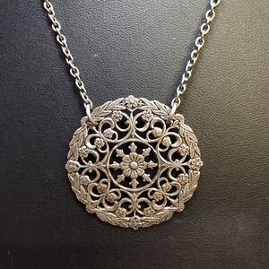 Vintage Silver Tone Filagree Pendant Necklace